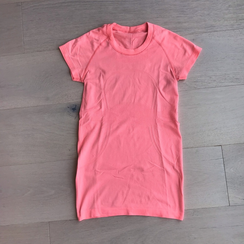 LULULEMON Short Sleeve Shirt